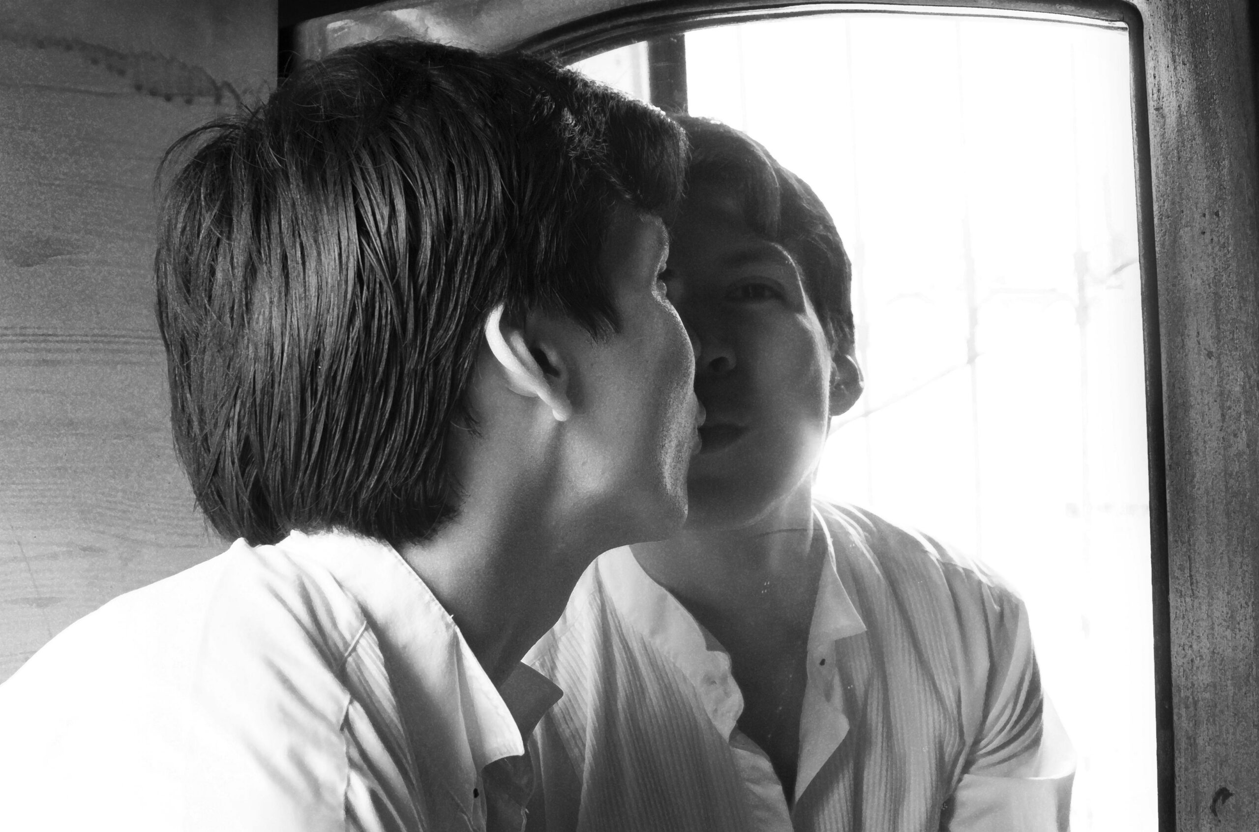 Mirrors, Image Loops and Feedback Logic of Visual Culture
